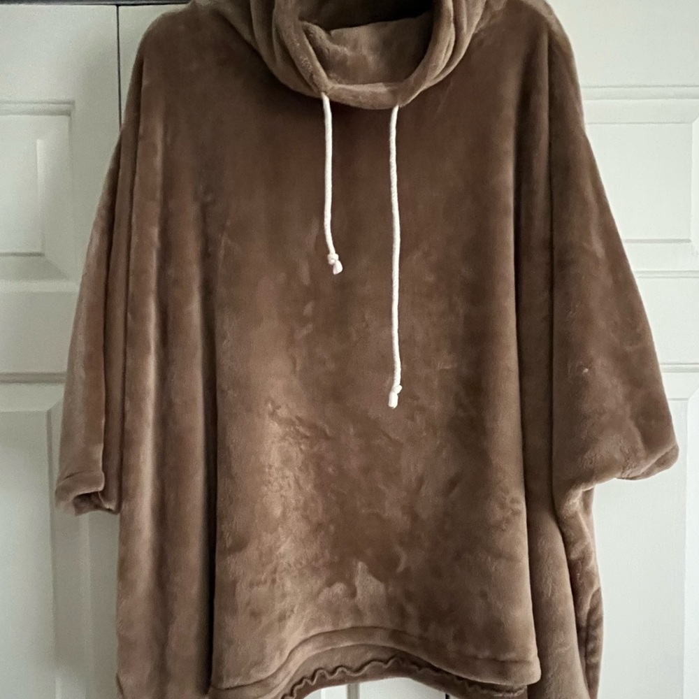 Easel women’s brown fuzzy turtleneck s/s sweater size small